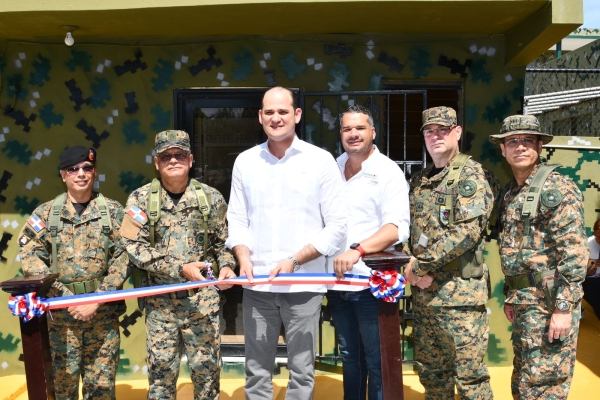 Inauguran Farmacia del Pueblo en la fortaleza Quinta Brigada de Infantería del Ejército en Barahona