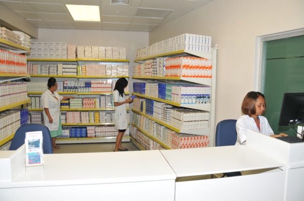 Promese/Cal aumenta en un 26% el salario a las encargadas de las “Farmacias del Pueblo”.